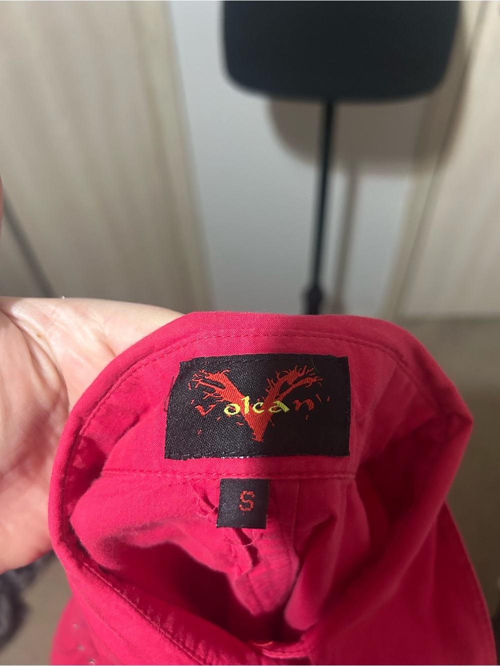 Volcom Red Ruched Button-Down Shirt - Picture 3 of 5